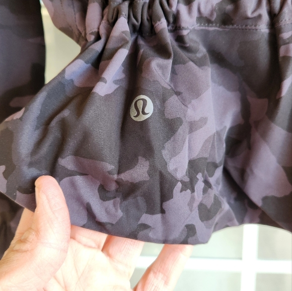 Lululemon Pack‎ It Up JacketIncognito Camo - Picture 8 of 13